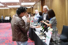 Le programme « Tastin’France 2025 » a lieu le 2 avril, à l'hôtel Grand Mercure (Hanoï), avec la participation de 35 producteurs de vins français et de nombreuses entreprises vietnamiennes dans le secteur des boissons alcoolisées. Photo : baoquocte.
