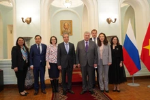 Rencontre entre l’ambassadeur vietnamien en Russie, Dang Minh Khôi (4e à gauche), et le professeur et académicien A.V. Torkunov, recteur du MGIMO. Photo: Ambassade du Vietnam en Russie. 