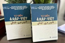 Le dictionnaire arabe-vietnamien. Photo : Ambassade d’Arabie Saoudite.
