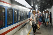 Le train touristique Sjourney, qui part de la gare de Saigon (dans le 3e arrondissement de Hô Chi Minh-Ville), entend devenir un nouveau symbole du tourisme haut de gamme au Vietnam. Photo : vnexpress.