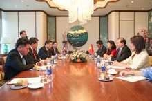 Séance de travail entre le vice-ministre vietnamien de la Culture, des Sports et du Tourisme, Ta Quang Dong, et le vice-ministre laotien de l'Information, de la Culture et du Tourisme, Kouamoua Vansy, le 3 septembre à Quy Nhon. Photo: toquoc