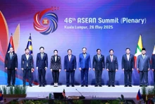 Dirigeants des pays membres de l’ASEAN et du Timor-Leste lors du 46e Sommet de l’ASEAN. Photo : VNA. 