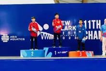 Phung Chi Kien remporte une médaille d'or dans l'épreuve individuelle de plateforme pour le groupe d'âge de 13 ans. Photo: VNA.