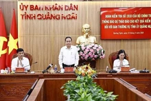 Le président de l'Assemblée nationale du Vietnam Tran Thanh Man (debout) prend la parole lors de la réunion. Photo : VNA. 