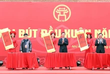 Le Président vietnamien Vo Van Thuong lors de la cérémonie d’écriture de la nouvelle année, le 18 février au Mémorial de Nguyên Trai, dans le district de Thuong Tin, en banlieue de Hanoï. Photo : VNA.
