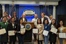 La Foundation de l’Education du Vietnam (VEF), lancée aux États-Unis par son Congrès, a accordé des centaines de bourses à des étudiants et universitaires vietnamiens. Photo : Ambassade des États-Unis au Vietnam.