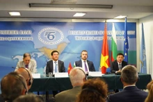 Lors du colloque sur la coopération Vietnam – Bulgarie dans le commerce et l’investissement, le 14 mai, à Sofia. Photo : congthuong.vn.
