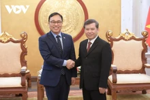 Le juge en chef de la Cour populaire suprême du Vietnam, Le Minh Tri (droite) et l'ambassadeur de la République de Corée au Vietnam, Choi Young-sam. Photo : VOV.
