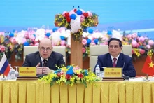 Le Premier ministre Pham Minh Chinh et son homologue russe Mikhail Mishustin lors du dialogue. Photo : VNA.