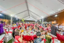 Lors du programme "Xuân Quê Huong" (Printemps au pays natal), à Vientiane, au Laos, le 8 février. Photo : VNA.