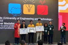 L'équipe Sudo issue de l’Ecole de technologie de l’Université nationale du Vietnam, Hanoï, a remporté la médaille d’argent au concours de programmation « The 2024 ICPC Asia Pacific Championship ». Photo : cand.com.vn.