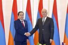 Le président de l'Assemblée nationale du Vietnam Trân Thanh Mân (gauche) et le Premier ministre arménien, Nikol Pashinyan. Photo : VNA. 