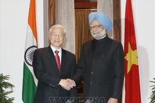 Le Premier ministre indien Manmohan Singh et le Secrétaire général du PCV, Nguyên Phu Trong (gauche), lors d'une visite d'État en Inde en novembre 2013. Photo : VNA.
