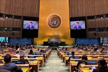L'ambassadeur Dang Hoang Giang, chef de la Mission permanente du Vietnam auprès des Nations Unies (ONU), s'exprime devant l'Assemblée générale de l'ONU. Photo: VNA.