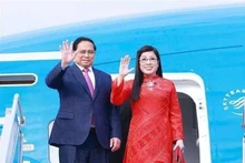 Le Premier ministre Pham Minh Chinh et son épouse ont quitté Hanoï pour un voyage d'affaire en Europe. Photo : VNA.