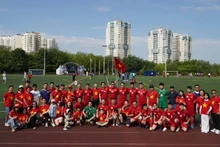 L’équipe vietnamienne a fait preuve d’un esprit sportif exemplaire lors du tournoi amical de football organisé par l’Institut d’État des relations internationales de Moscou (MGIMO), le 2 juin à Moscou, en Russie. Photo: baoquocte.vn.
