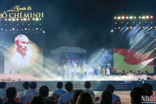 « Il est Hô Chi Minh », un beau spectacle en l’honneur du 135e anniversaire du grand leader. Photo : NDEL.