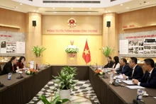 Lors de la séance de travail entre le vice-ministre vietnamien de l’Industrie et du Commerce, Nguyen Hoang Long, et l’ambassadeur d’Arménie au Vietnam, Suren Baghdasaryan, le 20 juin à Hanoi. Photo: congthuong.vn.