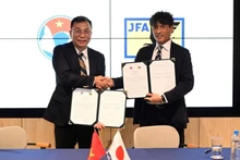 Cérémonie de signature d'un accord de coopération entre la Fédération vietnamienne de football (VFF) et la Fédération japonaise de football (JFA), le 18 septembre à Tokyo. Photo: JFA.