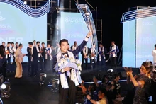 Nguyen Huu Hung remporte le titre de Mister Tourism World 2025. Photo : VNA.