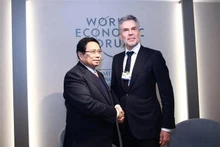 Le Premier ministre Pham Minh Chinh (gauche) et le Premier ministre néerlandais Dick Schoof. Photo : VNA.