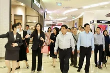 Le ministre Nguyen Chi Dung et sa suite visitent la Ville internationale hors taxe de Haikou. Photo : ministère du Plan et de l'Investissement.