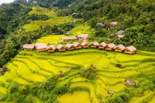 Ha Giang donne la priorité à la préservation de la culture locale et au tourisme responsable. Photo : Booking.com.