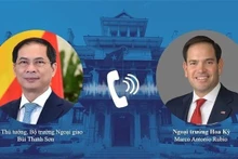 Le vice-Premier ministre et ministre des Affaires étrangères Bui Thanh Son (gauche) a eu un entretien téléphonique le soir du 24 janvier avec le secrétaire d'État américain Marco Rubio. Photo : VNA.