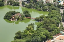 L'arrondissement de Hoan Kiem présente des conditions favorables à la mise en place à titre expérimental du modèle des zones à faibles émissions. Photo: kinhtedothi