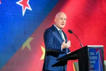 Le Premier ministre néo-zélandais, Christopher Luxon, s’exprime lors d’une conférence à Auckland, le 20 mai 2024. Photo : THX/VNA. 