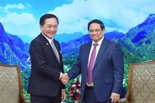 Le Premier ministre Pham Minh Chinh (droite) et le gouverneur de la préfecture japonaise de Kanagawa, Kuroiwa Yuji. Photo : VNA.