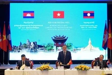 Le général Tô Lâm, ministre vietnamien de la Sécurité publique (debout), prend la parole lors de la première réunion annuelle entre les ministres de la Sécurité publique et de l'Intérieur du Cambodge, du Laos et du Vietnam, le 29 mars, à Dà Nang (au Centre). Photo: NDEL.