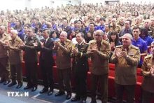 Le ministère cubain des Forces armées révolutionnaires (MINFAR) a solennellement organisé le 11 décembre à La Havane une cérémonie célébrant le 80e anniversaire de la fondation de l'Armée populaire du Vietnam. Photo : VNA.