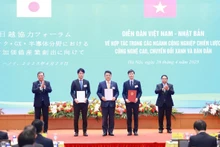 Lors du Forum de coopération Vietnam – Japon dans les industries stratégiques, les hautes technologies, la transition verte et les semi-conducteurs. Photo : VOV