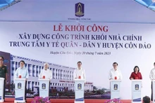 Le Président Vo Van Thuong à la cérémonie de mise en chantier d'un centre de médecine militaire et civile à Côn Dao. Photo : VNA.