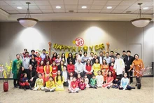 Dans la ville de Dallas, au Texas, des jeunes, des étudiants vietnamiens se sont rencontrés et ont célébré une fête agréable et joyeuse. Photo : baoquocte.vn