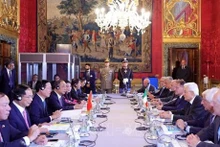 Entretien entre le Président vietnamien, Vo Van Thuong, et son homologue italien, Sergio Mattarella. Photo : VNA.