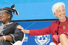 La Directrice générale de l'OMC, Ngozi Okonjo-Iweala (à gauche), et la présidente de la Banque centrale européenne, Christine Lagarde. Photo : Twitter.