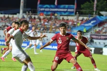 La finale entre l'équipe vietnamienne et son adversaire indonésien. Photo : VNA.