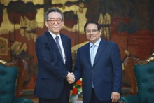 Le Premier ministre Pham Minh Chinh (droite) et le ministre sud-coréen des Affaires étrangères, Cho Tae-yul. Photo : VNA.