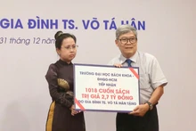 La famille du docteur Vo Ta Hân fait don de plus d’un million de livres scientifiques et techniques en provenance de l’étranger aux bibliothèques des universités et collèges au Vietnam.