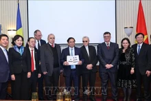 Le Premier ministre Pham Minh Chinh rencontre des représentants d’organisations d’amitié Roumanie - Vietnam. Photo : VNA.