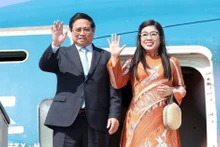 Le Premier ministre Pham Minh Chinh et son épouse. Photo : VNA.