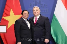 Le Premier ministre Pham Minh Chinh (à gauche) et son homologue hongrois, Viktor Orbán (à droite). Photo: VNA