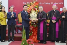 Le Président du Vietnam, Vo Van Thuong, présente ses vœux de Noël 2023 à l’archidiocèse de Huê. Photo : VNA.
