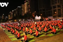 Dà Nang accueille plus de 1.500 personnes à un spectacle de yoga international pour la paix et l'amitié