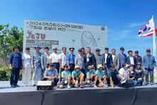 La délégation de l'Association du tourisme de Ninh Thuan à la Compétition internationale de kitesurf Super Cup de Jeju. Photo : Association du tourisme de Ninh Thuan.