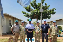 Des représentants de l'unité et des représentants de la police de mission de la FISNUA. Photo : L’Unité de génie militaire du Vietnam à la FISNUA. 