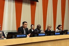 L’ambassadeur Dang Hoàng Giang (2e à partir de la gauche), chef de la Mission permante du Vietnam aux Nations unies. Photo : VNA.