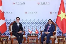 Le Premier ministre Pham Minh Chinh (droite) et son homologue canadien Justin Trudeau. Photo: VNA